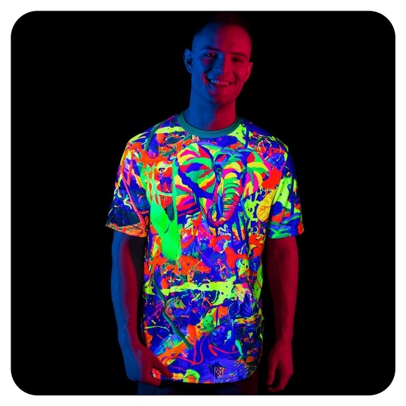 aofmoka Other - Aofmoka neon animal art glow tee shirt XL NWOT *D1